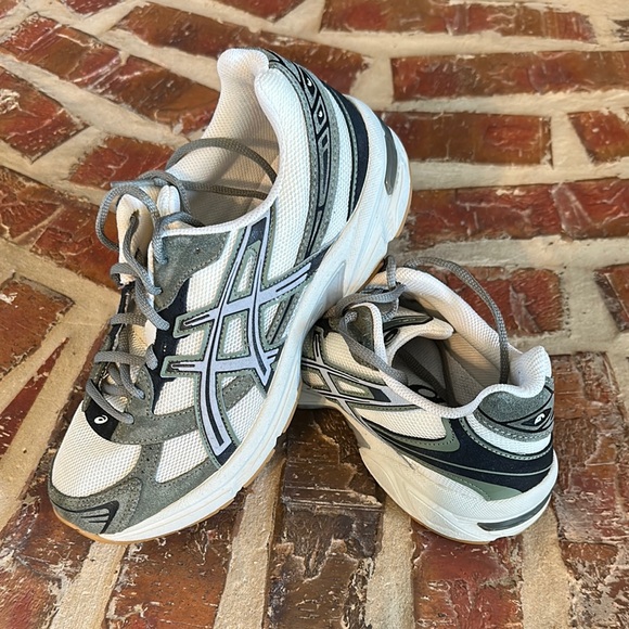 ASICS White and Green Athletic Shoes - Picture 1 of 7